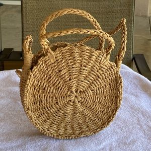 Straw crossbody or arm carry purse